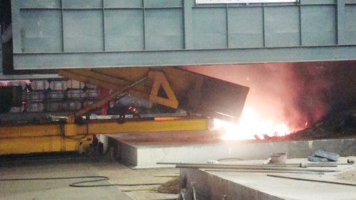 鑄造廠(chǎng)電爐煙氣克星 高效布袋除塵器問(wèn)世 鑄造廠(chǎng)電爐煙氣克星 高效布袋除塵器問(wèn)世