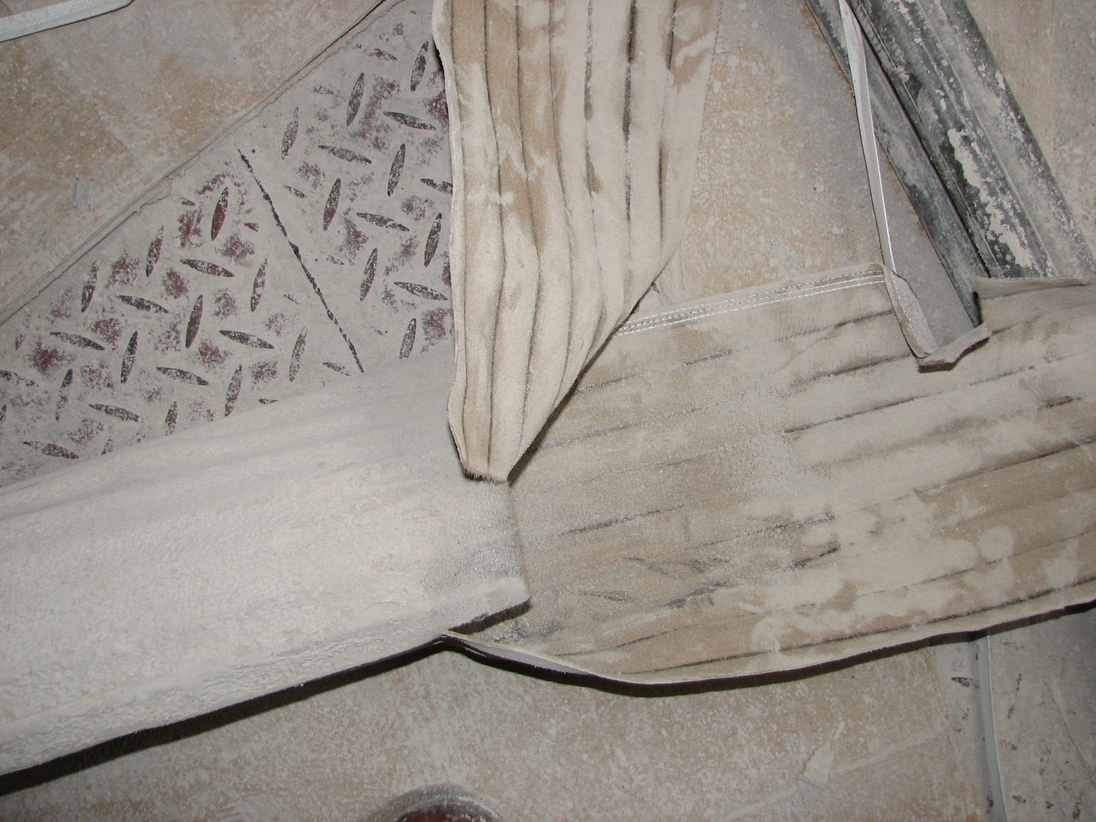 布袋式除塵器實際應(yīng)用中濾袋的破損形式及原因解密 布袋式除塵器實際應(yīng)用中濾袋的破損形式及原因解密